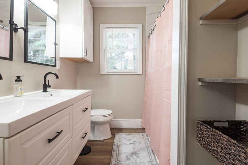 Main House Bathroom #2 with Tub/Shower combo & duel sinks