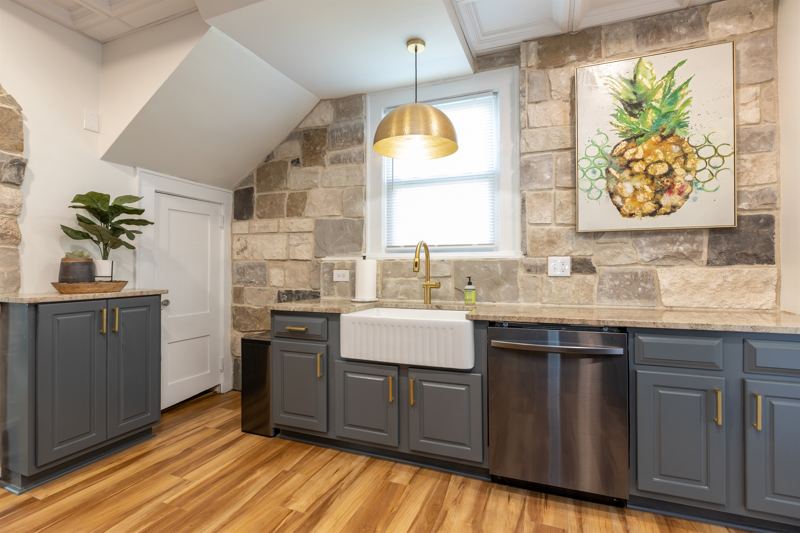 Main House Bottom Floor Unit - Magazine Worthy Fully Stocked Kitchen