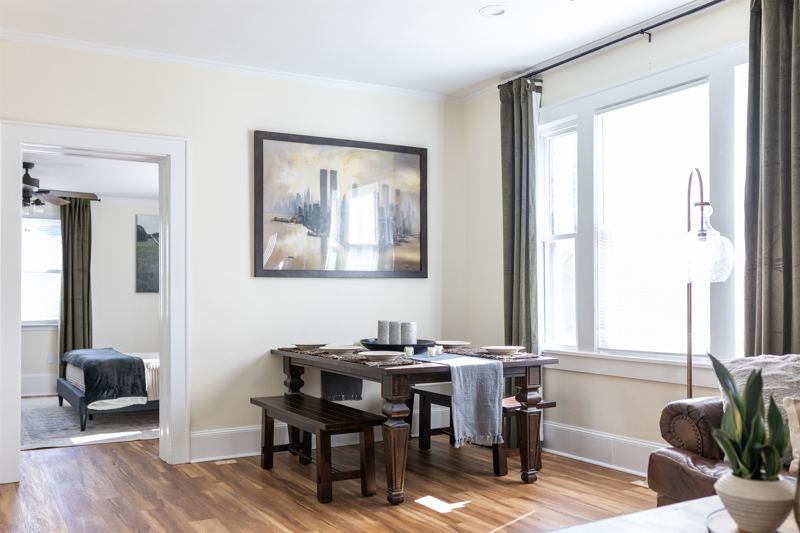 Main House Bottom Floor Unit - Imagine your family/friends gathered around the table for dinner.