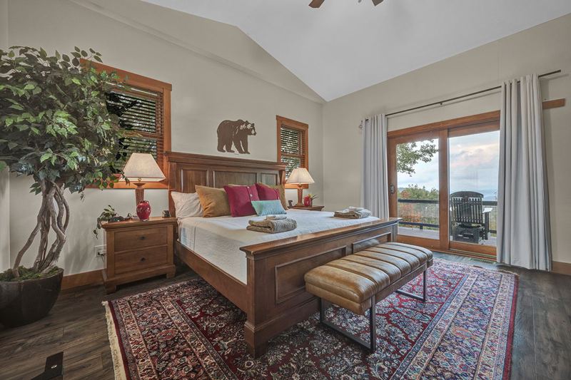 Master Bedroom with King Bed, en-suite full bathroom, deck access, Smart TV and cozy bedding.