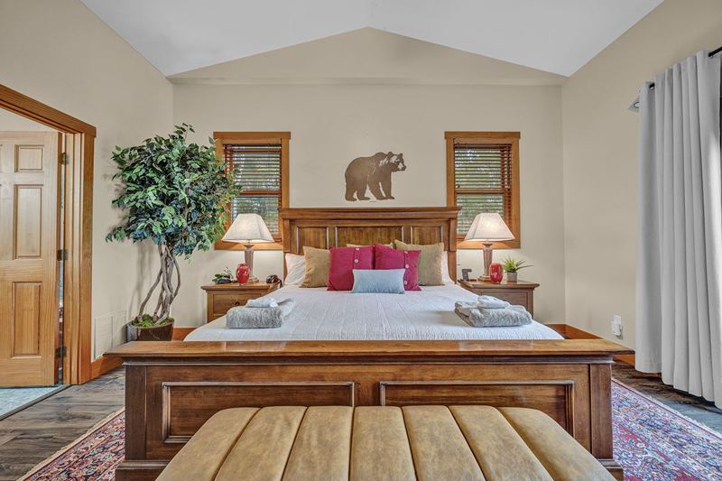 Master Bedroom with King Bed, en-suite full bathroom, deck access, Smart TV and cozy bedding.
