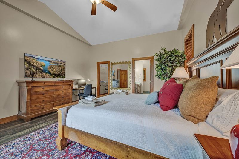 Master Bedroom with King Bed, en-suite full bathroom, deck access, Smart TV and cozy bedding.