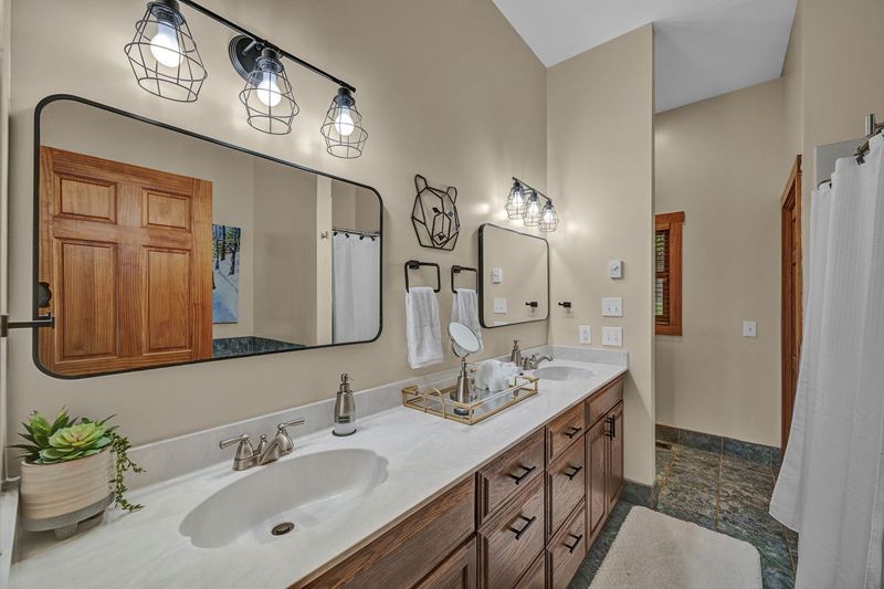 Master Bathroom with duel sink, shower and soaking jacuzzi tub