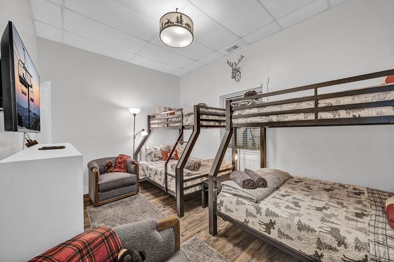Twin of Full Bunks, Smart TV, cubbies for clothes