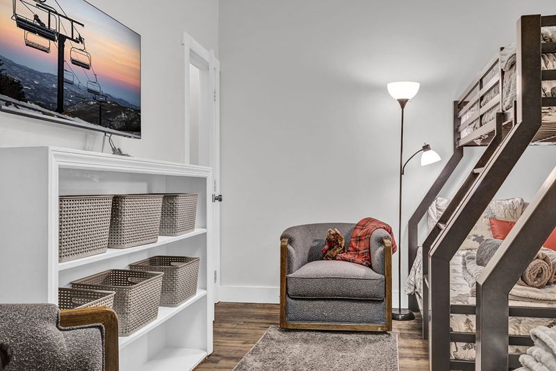 Twin of Full Bunks, Smart TV, cubbies for clothes