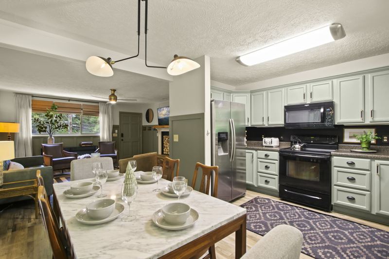 Fully stocked kitchen with seating for 6