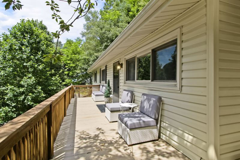 Spacious Deck Seating
