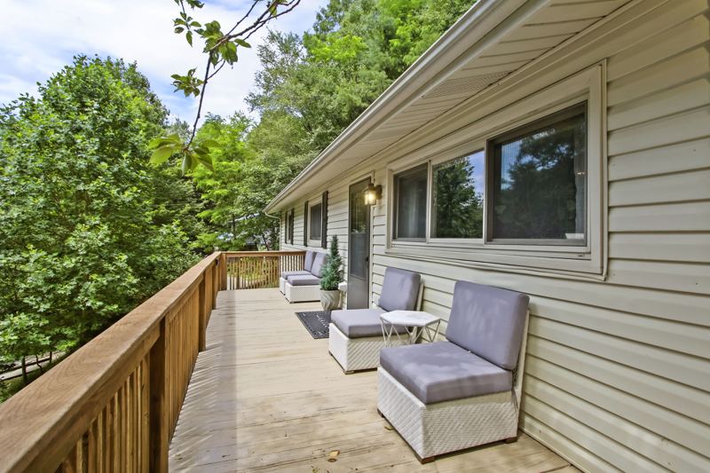 Spacious Deck Seating