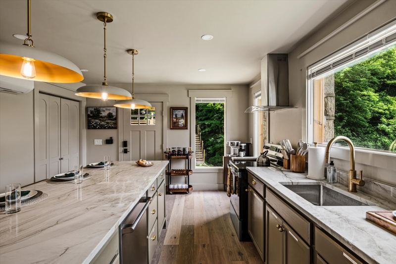 StoneHouse Suites