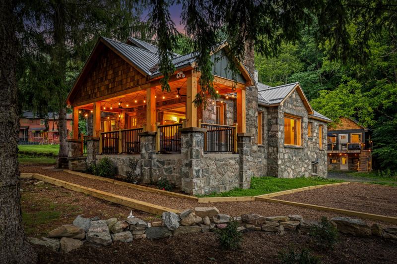 StoneHouse Suites