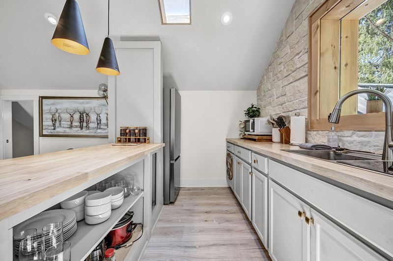 The Penthouse: Fully Stocked Kitchen. - old
