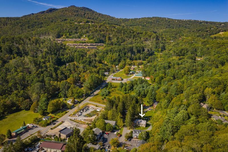 Walking Distance to Downtown Banner Elk.