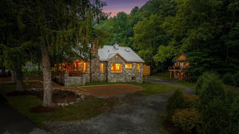 StoneHouse Suites