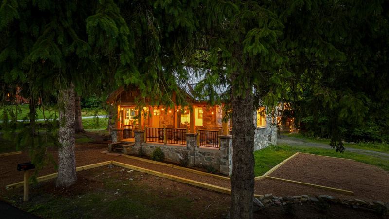 StoneHouse Suites