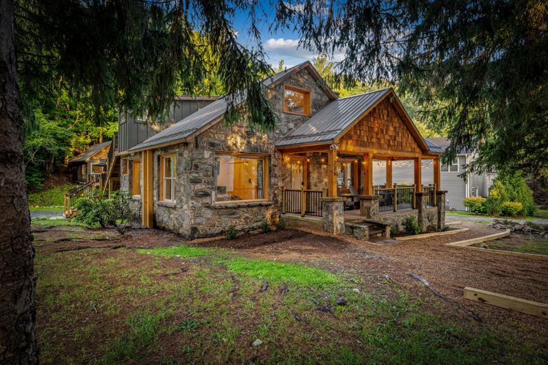 StoneHouse Suites