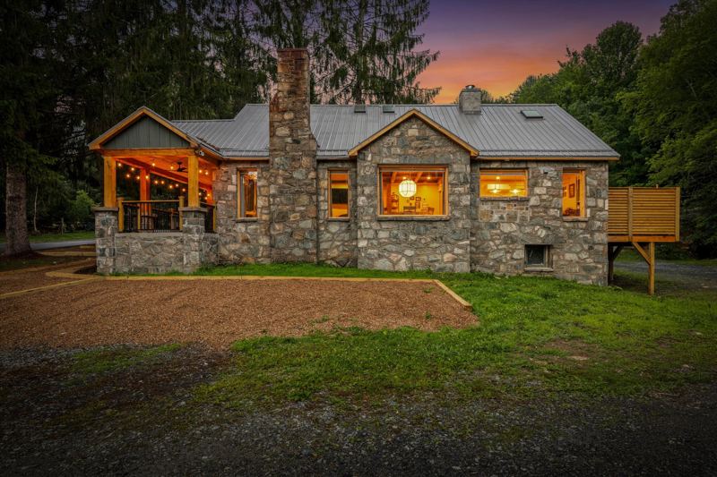 StoneHouse Suites