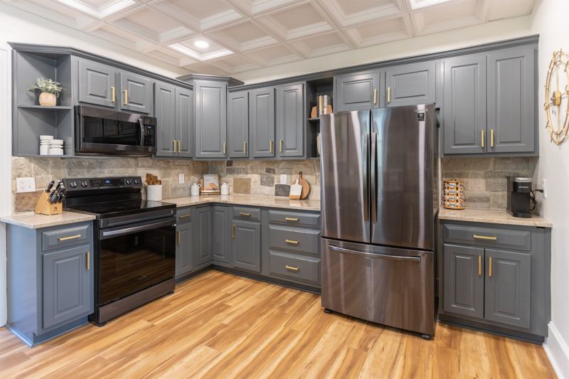 Bottom Floor Unit - Magazine Worthy Fully Stocked Kitchen