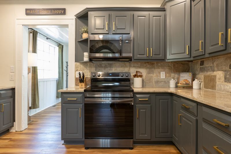 Bottom Floor Unit - Magazine Worthy Fully Stocked Kitchen