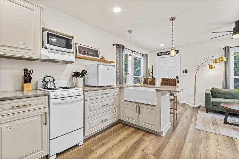 Back Unit Fully Stocked Kitchen