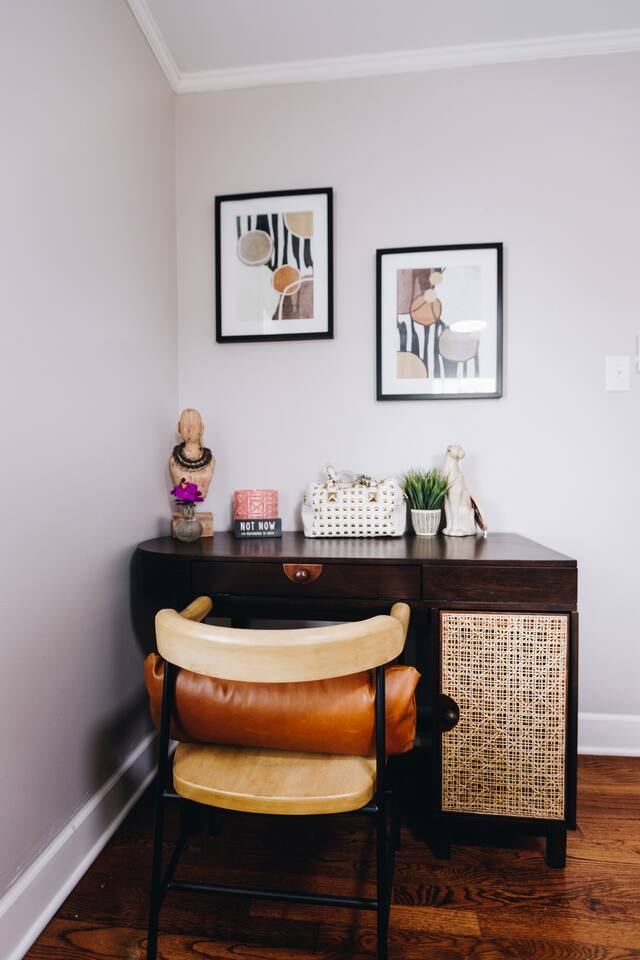 The Traveler's Den